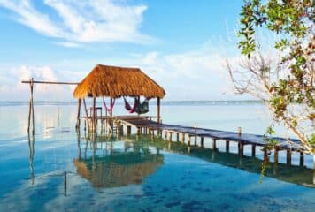 Palapas, Hamacas y La Laguna de Bacalar