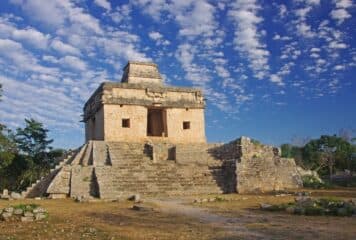 Templo 7 muñecas en Dzibilchaltun