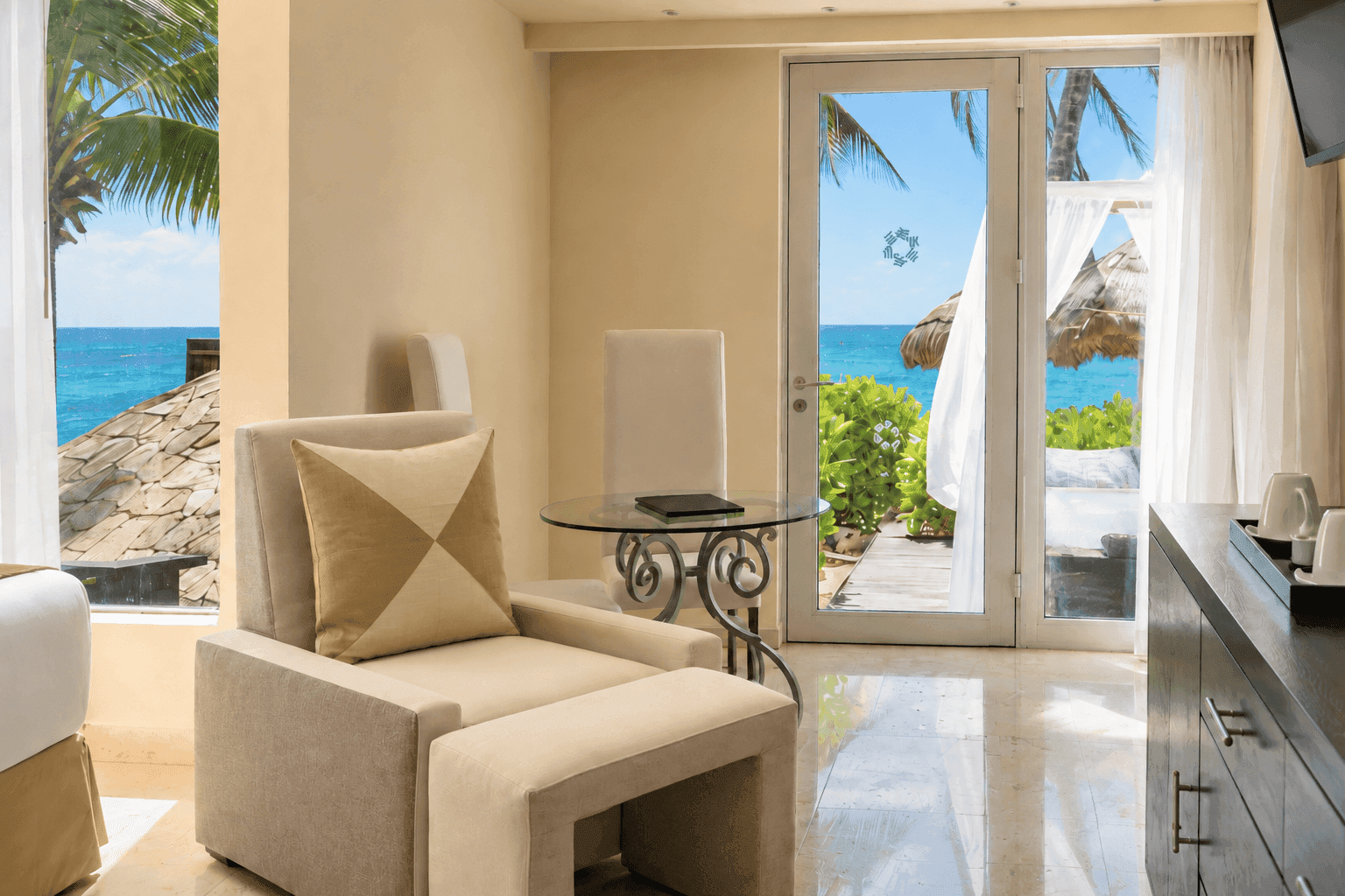 Junior Suite at The Sens Riviera (4)